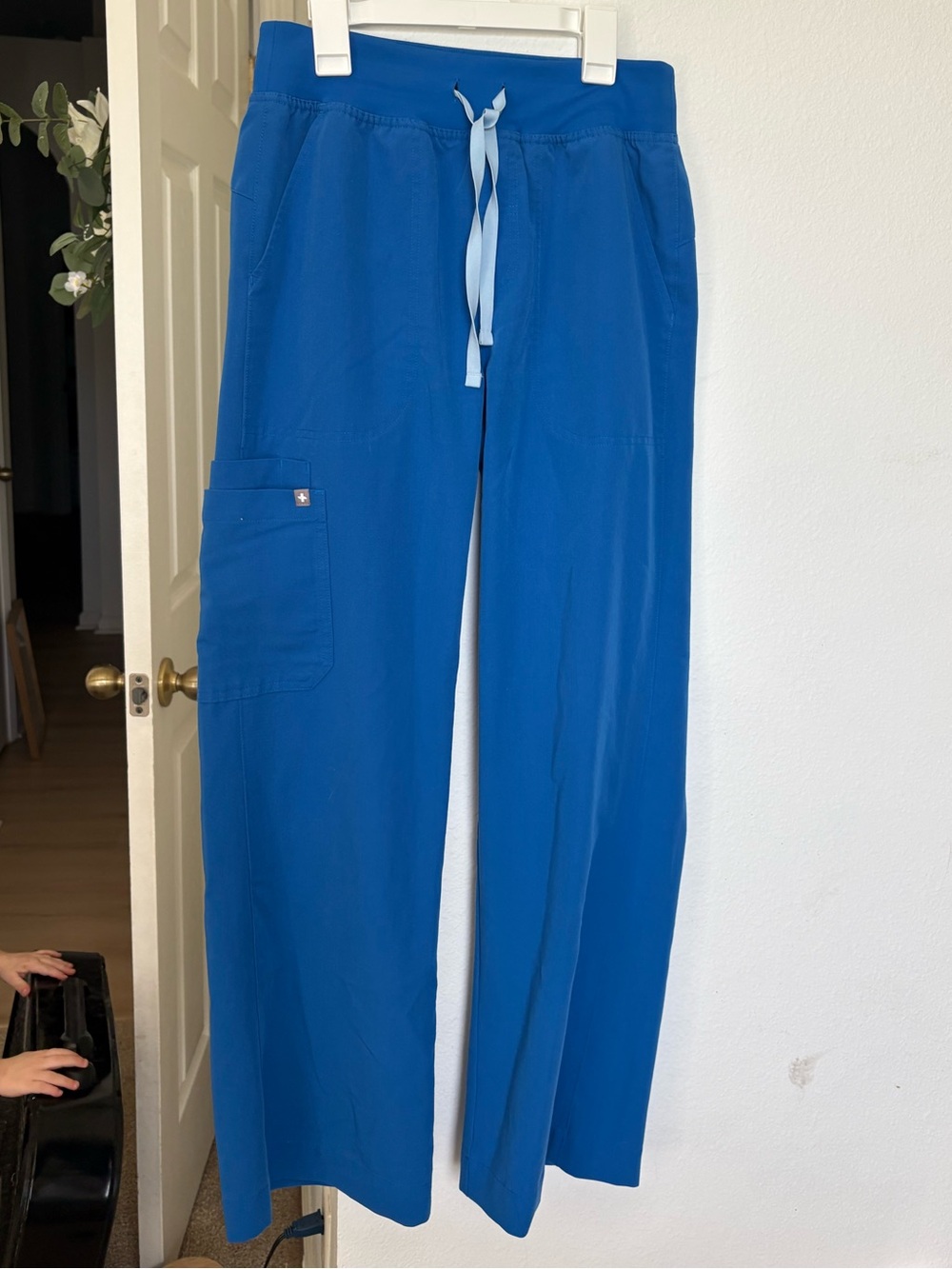 FIGS Women’s Isabel High-Rise Wide Leg Scrub Pants - Royal Blue